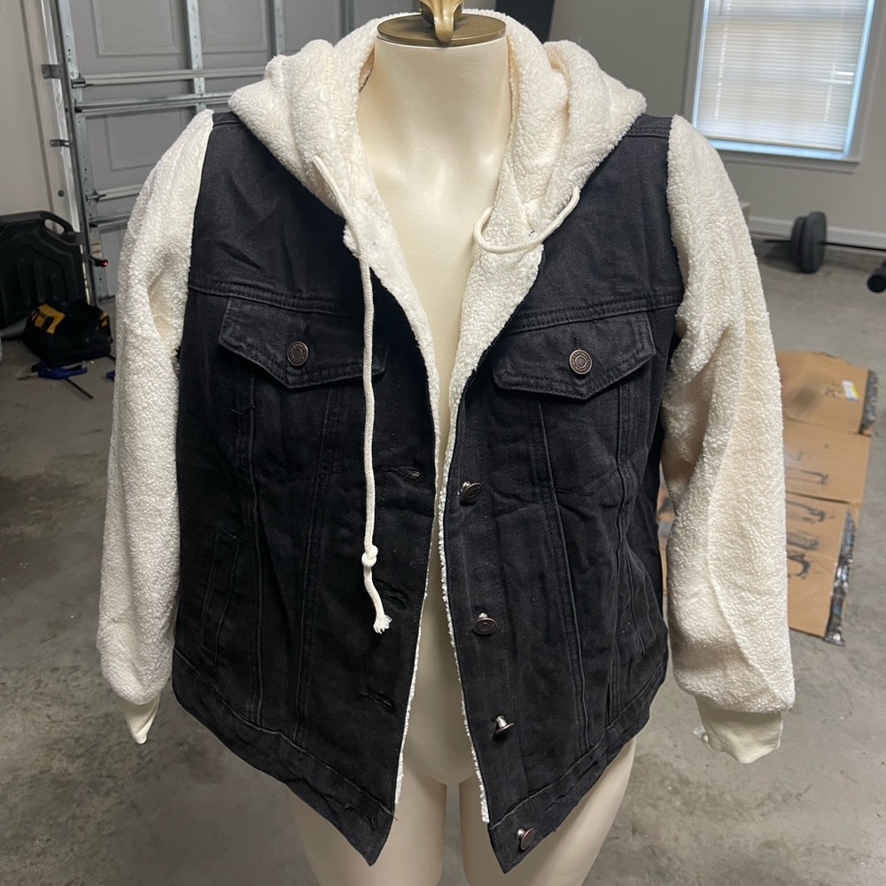 Nice and thick denim jacket! Very warm